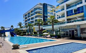 Sa Apartments! 300M To The Beach